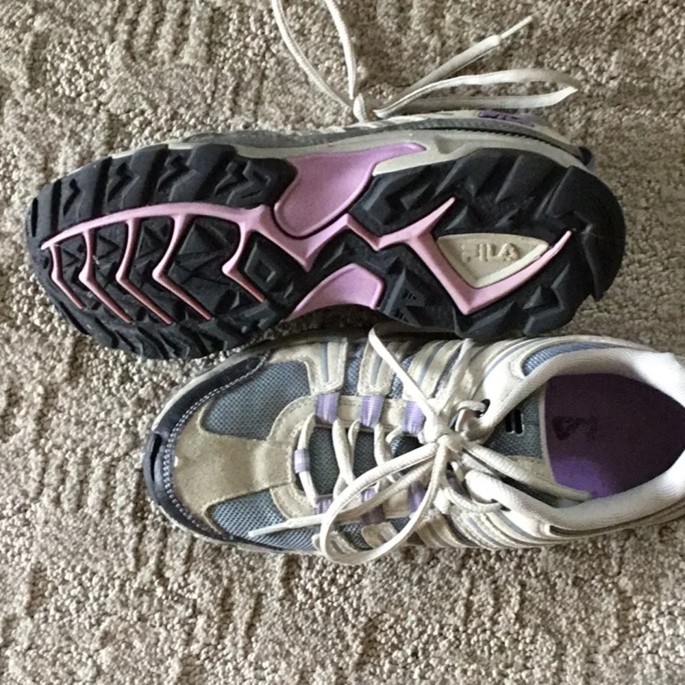 Fila tennies size 8